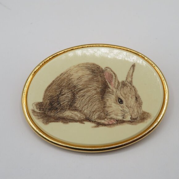 Vintage Museum of Fine Arts Scrimshaw Bunny Rabbit Brooch - Picture 3 of 5